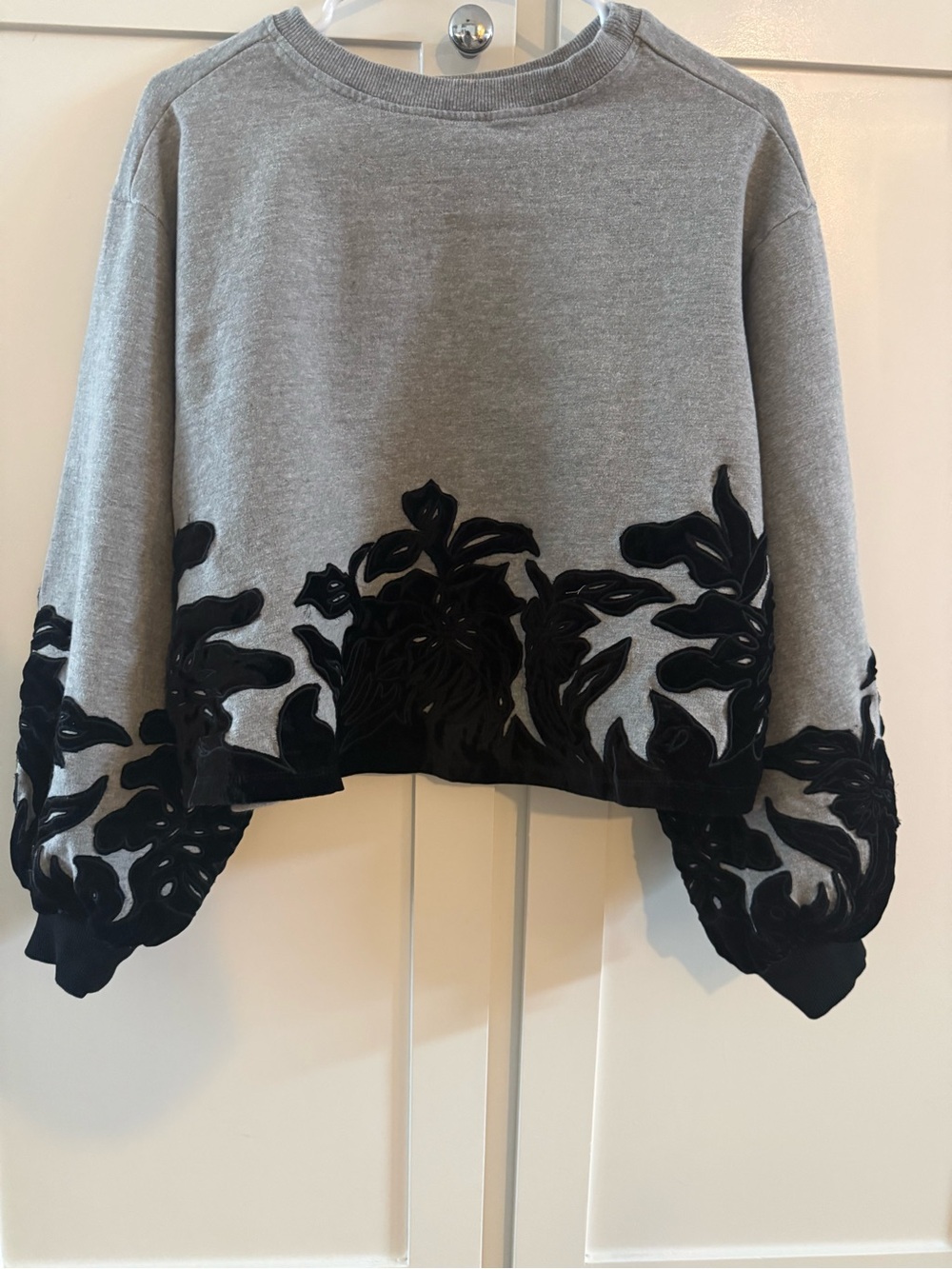 Anthropologie Gray Black Velvet Floral Appliqué Cropped Sweatshirt L